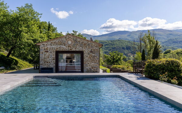 Villa Casentino: Schwimmbad