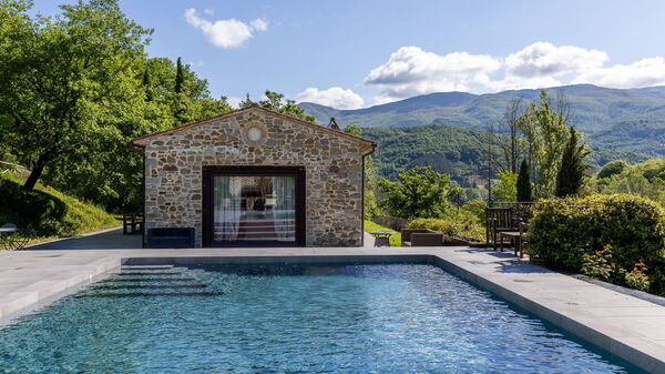 Villa Casentino: Schwimmbad