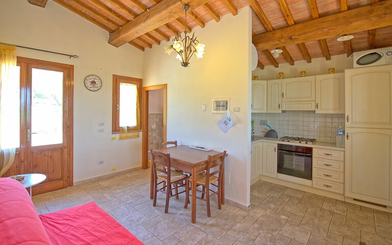 Villa Roberto: Esszimmer, Küche, Wohnzimmer