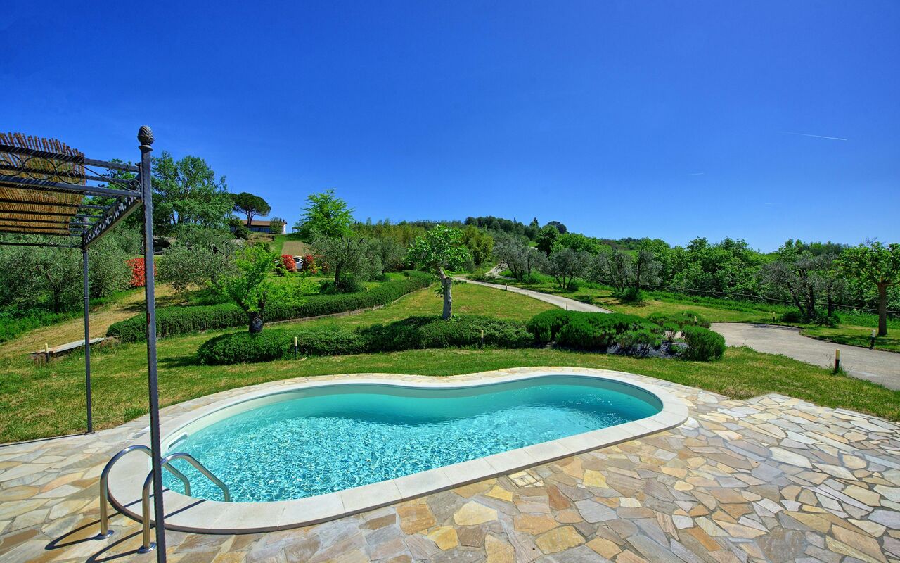 Villa Roberto: Draussen, Schwimmbad