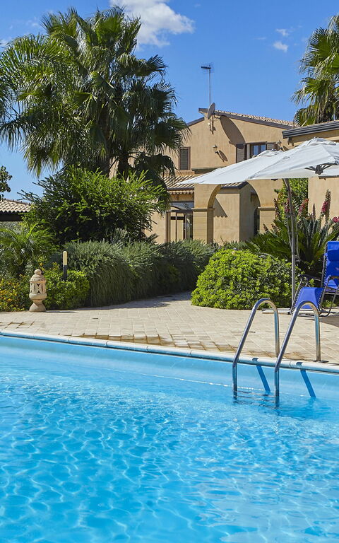 Villa Oasi: Schwimmbad