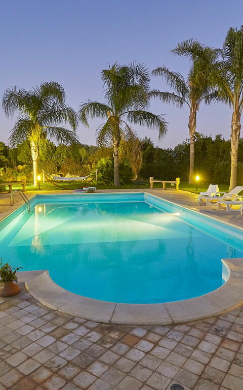 Villa Oasi: Garten, Schwimmbad