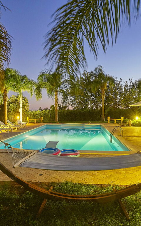 Villa Oasi: Garten, Schwimmbad