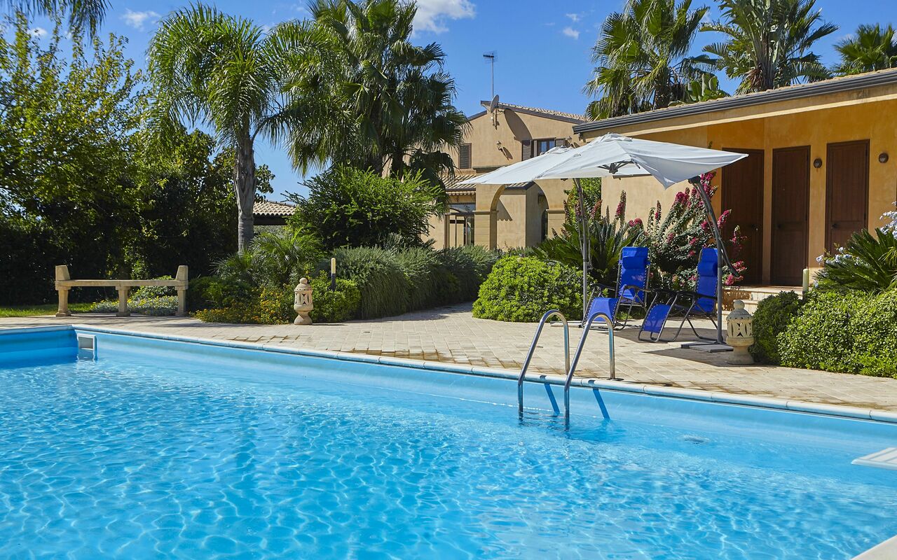 Villa Oasi: Schwimmbad