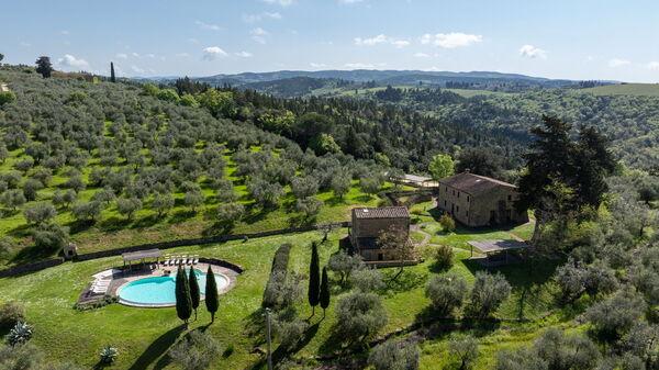 Villa Ferdinando: Ansichten, Draussen