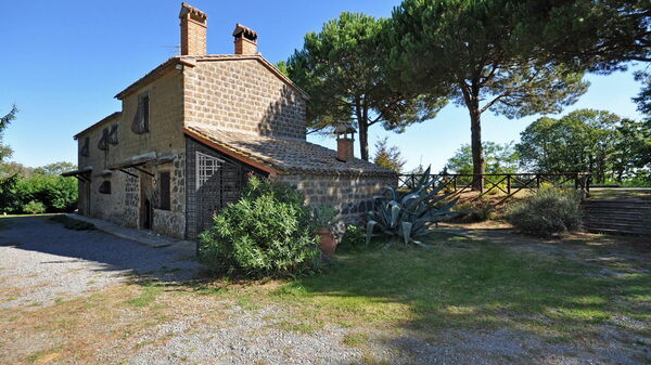 Ginestrella: Außen, Garten