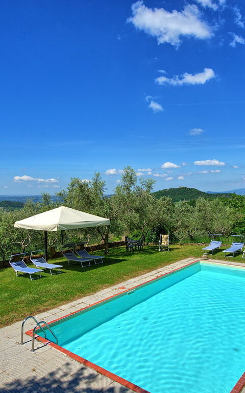 Panzalla: Garten, Schwimmbad