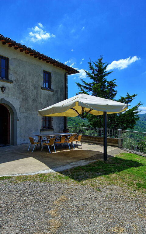 Panzalla: Außen, Garten