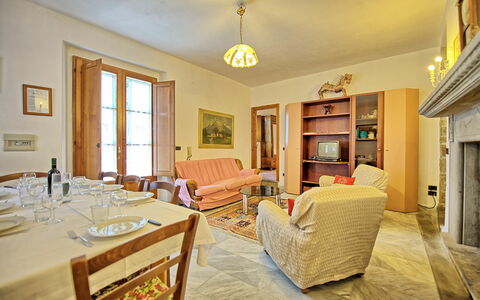 Unterkunft Rondini: Esszimmer, Wohnzimmer
