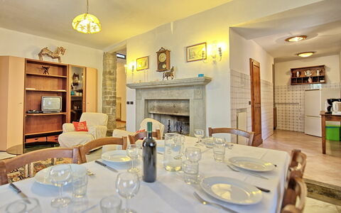 Unterkunft Rondini: Esszimmer, Wohnzimmer