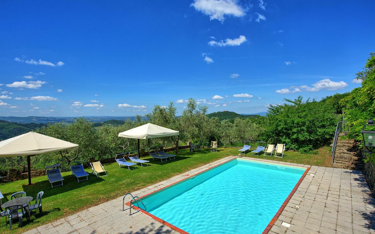 Panzalla: Garten, Schwimmbad