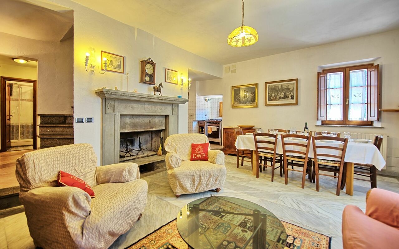 Unterkunft Rondini: Esszimmer, Wohnzimmer