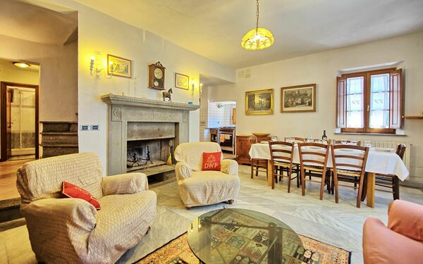 Unterkunft Rondini: Esszimmer, Wohnzimmer