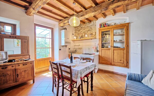 Unterkunft Rustico: Esszimmer, Küche, Wohnzimmer