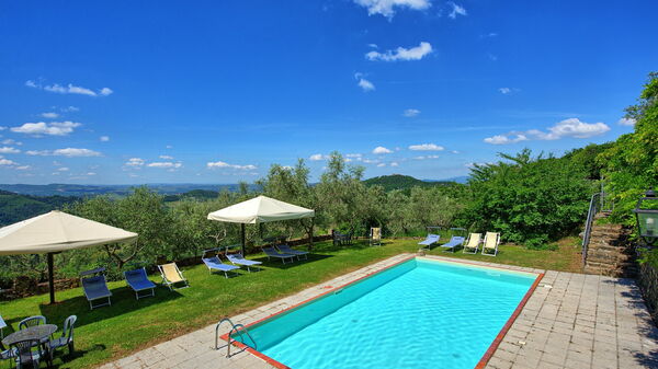 Panzalla: Garten, Schwimmbad