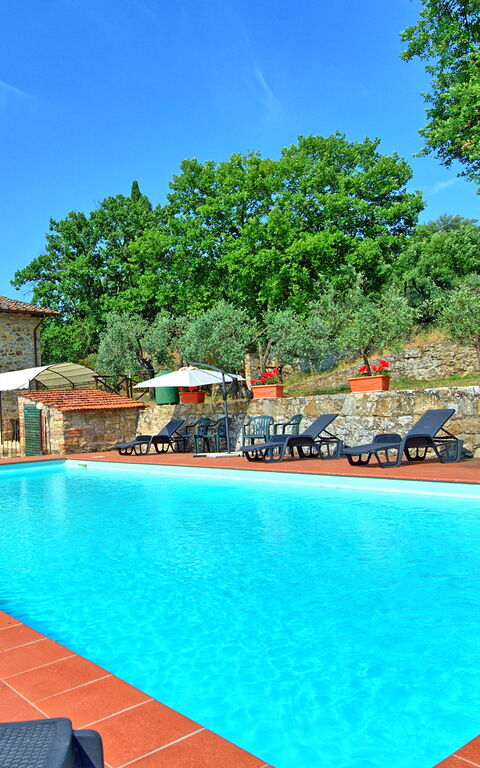 Querciolaia: Schwimmbad