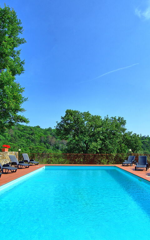 Querciolaia: Schwimmbad