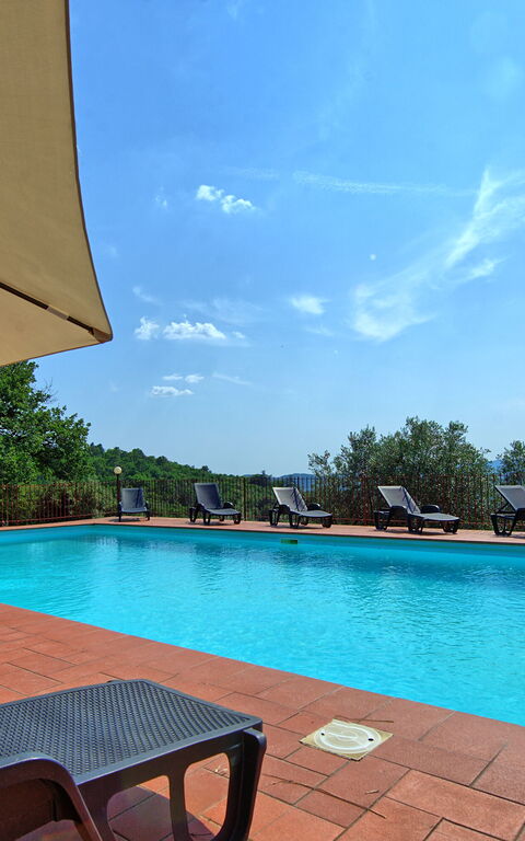 Querciolaia: Schwimmbad