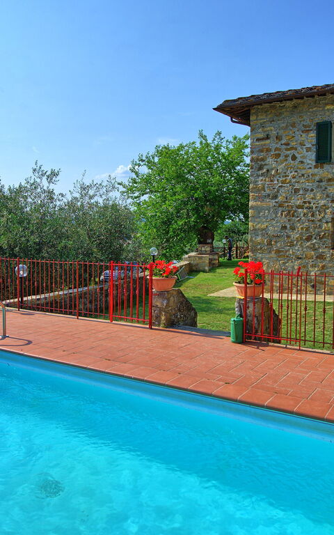 Querciolaia: Schwimmbad