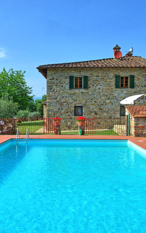 Querciolaia: Schwimmbad