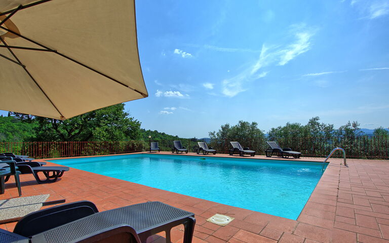 Querciolaia: Schwimmbad