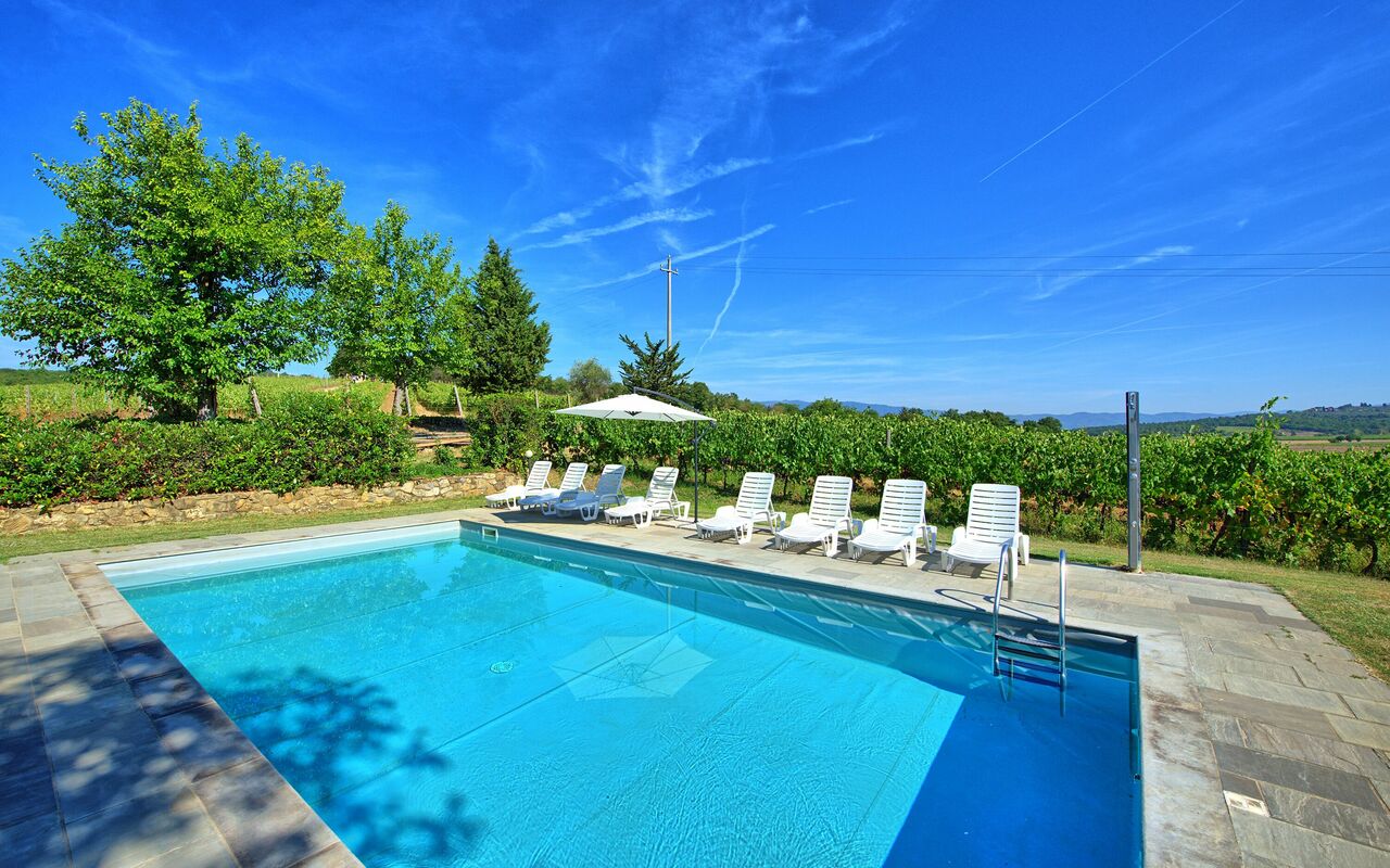 Scerfio: Draussen, Schwimmbad, Sommer