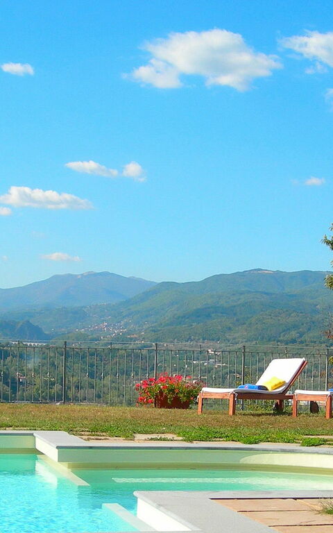 Villa Saida: Garten, Schwimmbad