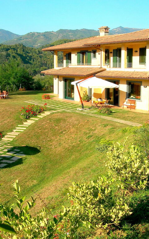 Villa Saida: Draussen, Garten