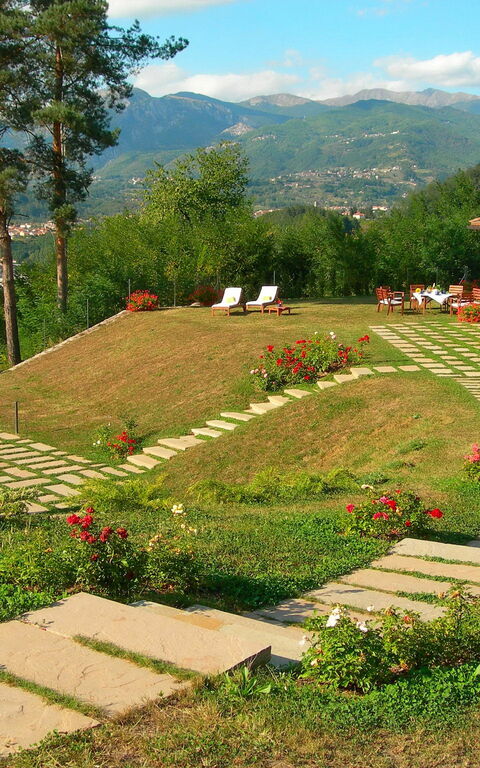 Villa Saida: Draussen, Garten