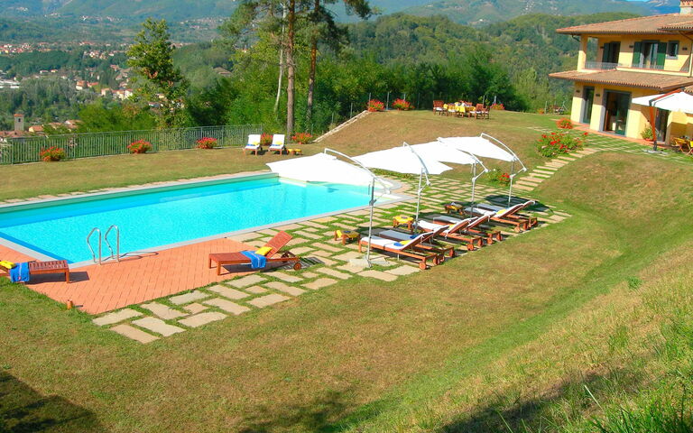 Villa Saida: Draussen, Garten, Schwimmbad