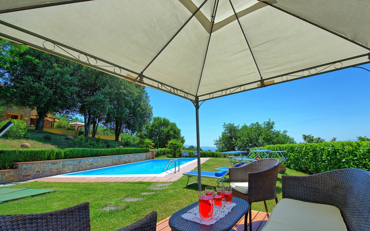 Villa Crispinino: Draussen, Garten, Schwimmbad