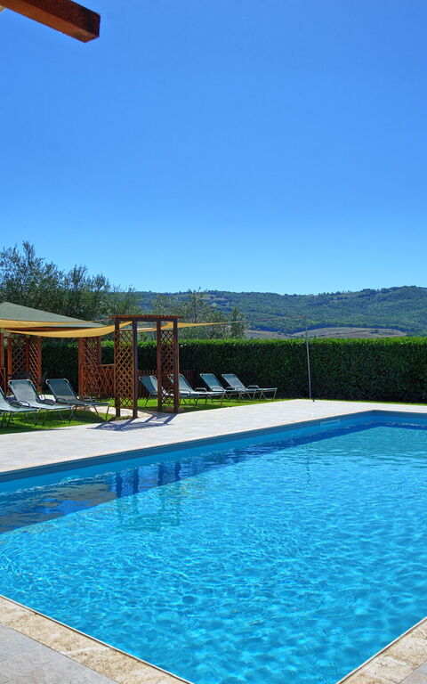 Cerretalta: Ansichten, Schwimmbad, Sommer