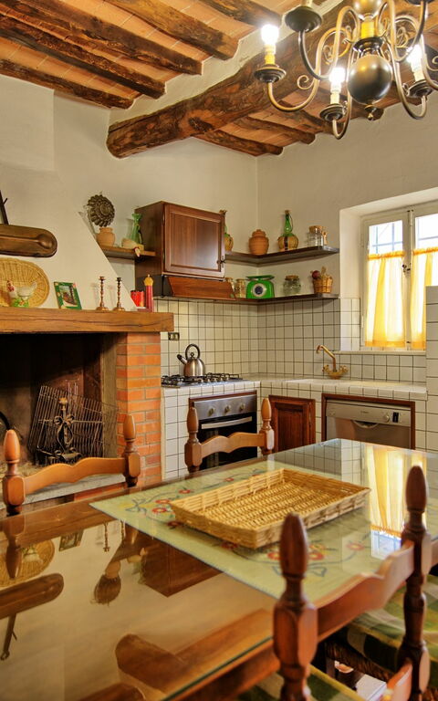 Villa Buonaparte: Esszimmer, Küche