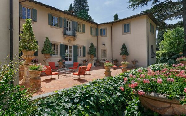 Villa de Ranieri: Außen, Garten