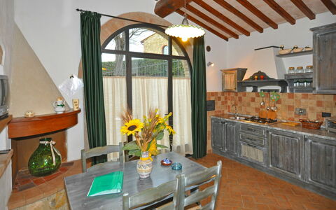 Unterkunft Olivo: Esszimmer, Küche, Wohnzimmer