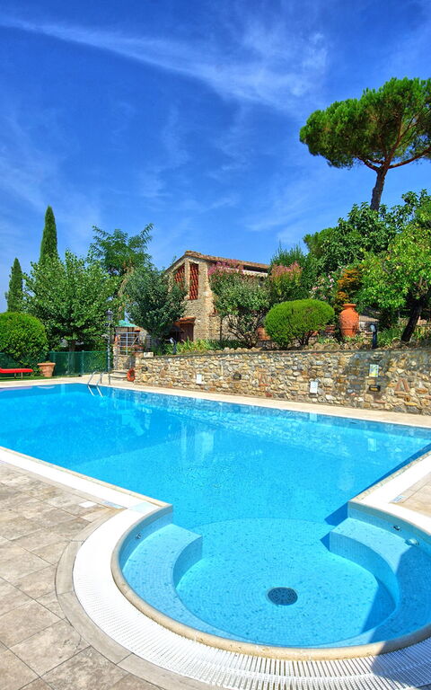 Poggiluglio: Schwimmbad