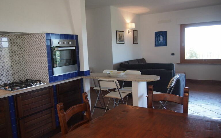 Villa Dei Cipressi: Esszimmer, Küche, Wohnzimmer
