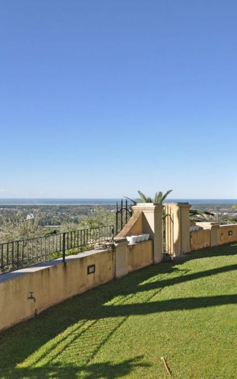 Villa Camaiore: Ansichten, Garten