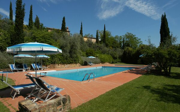 La Valle: Garten, Schwimmbad