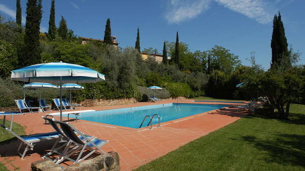 La Valle: Garten, Schwimmbad