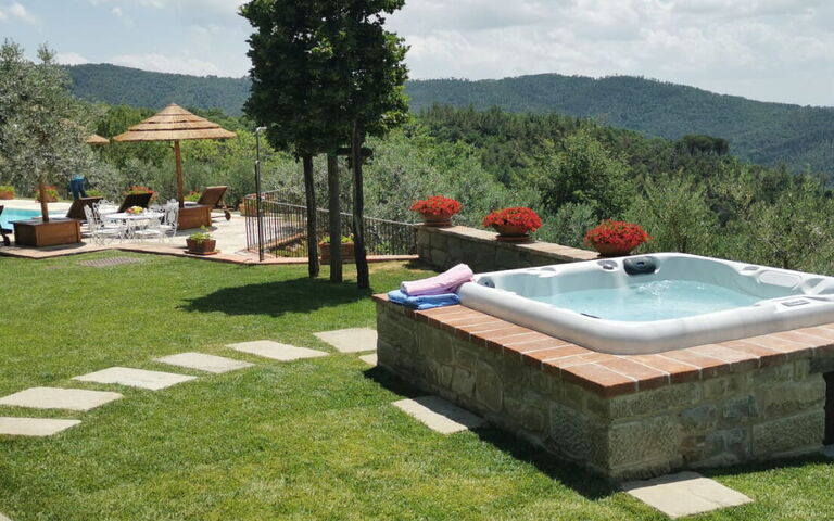 Villa Noceta: Garten, Schwimmbad