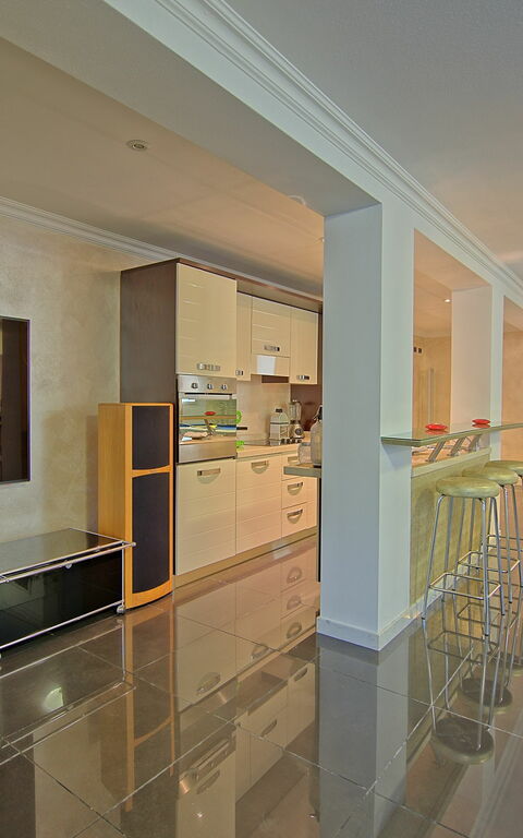 Villa Raffaela: Küche, Wohnzimmer