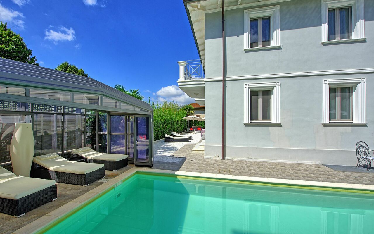 Villa Raffaela: Draussen, Schwimmbad
