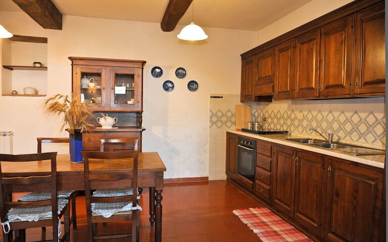 Unterkunft Rufeno: Esszimmer, Küche, Wohnzimmer