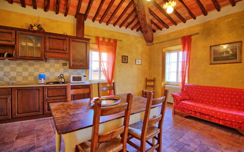 Unterkunft Vescovo: Esszimmer, Küche, Wohnzimmer