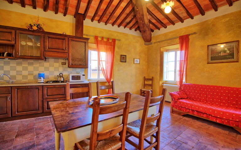 Unterkunft Vescovo: Esszimmer, Küche, Wohnzimmer