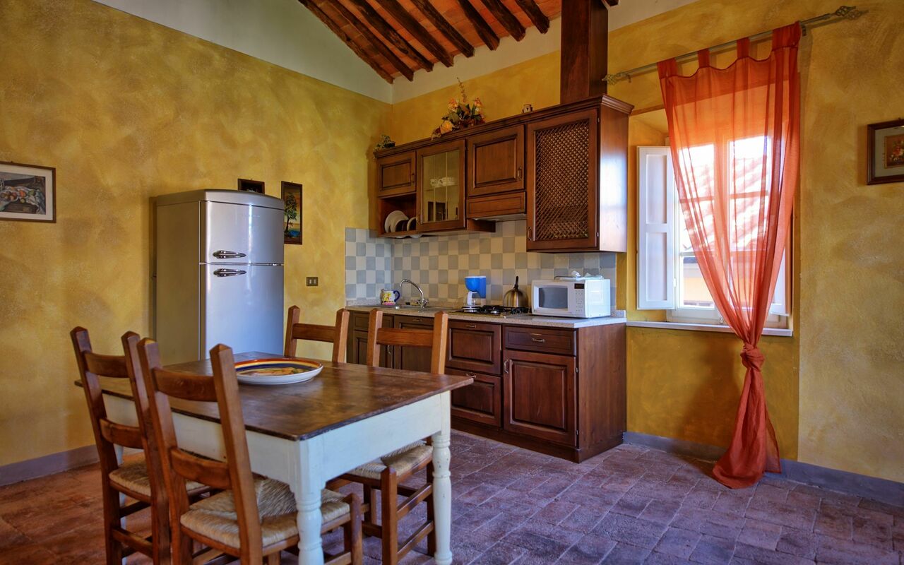 Unterkunft Vescovo: Esszimmer, Küche, Wohnzimmer