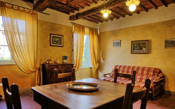 Unterkunft Menestrello: Esszimmer, Küche, Wohnzimmer