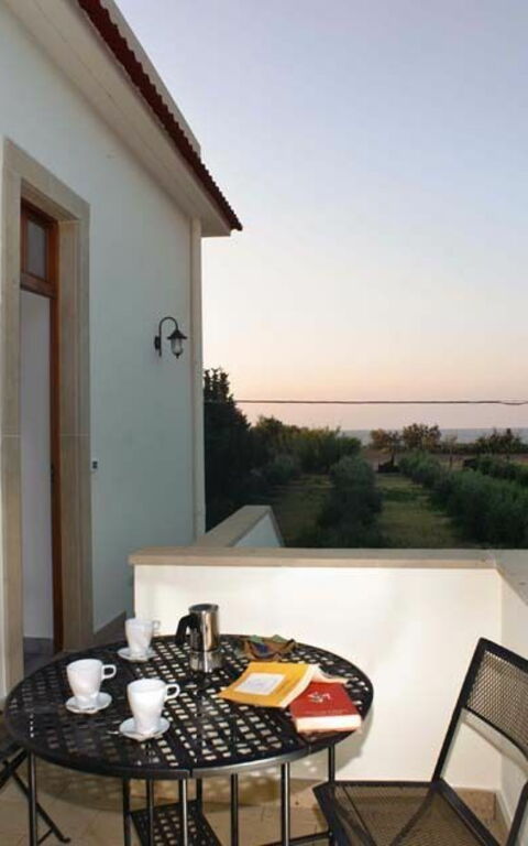 Cicero: Außen, Garten