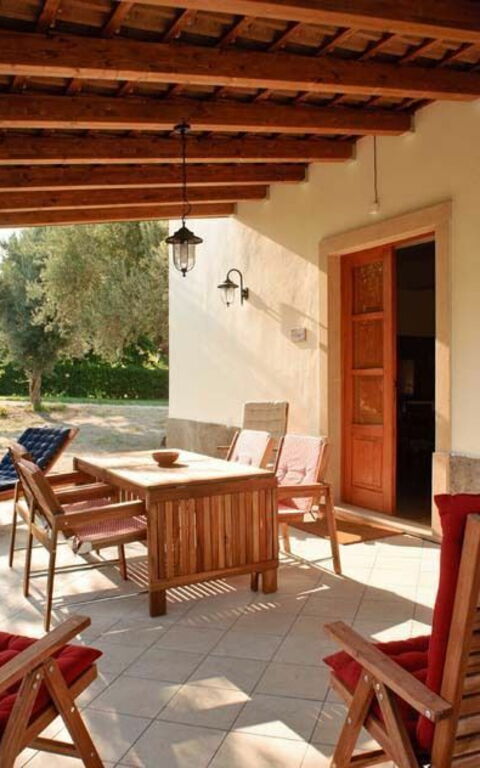 Cicero: Außen, Garten